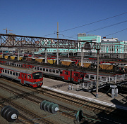 Гудок Победы дадут локомотивы на железной дороге в Новосибирске 9 мая